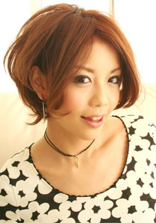                                       ティアラにいるサクラ