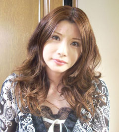                                 セレブリッチにいるサクラ